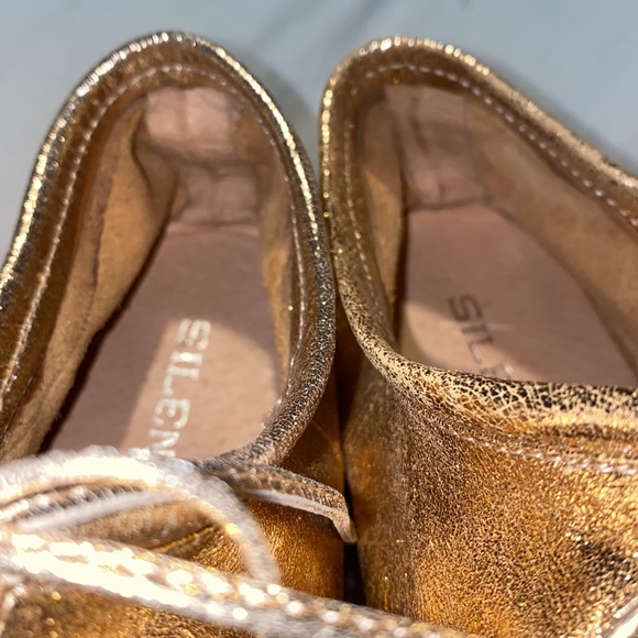 Anthropologie Silent D Peep Toe Gold Flats 38 EUC - Picture 15 of 16